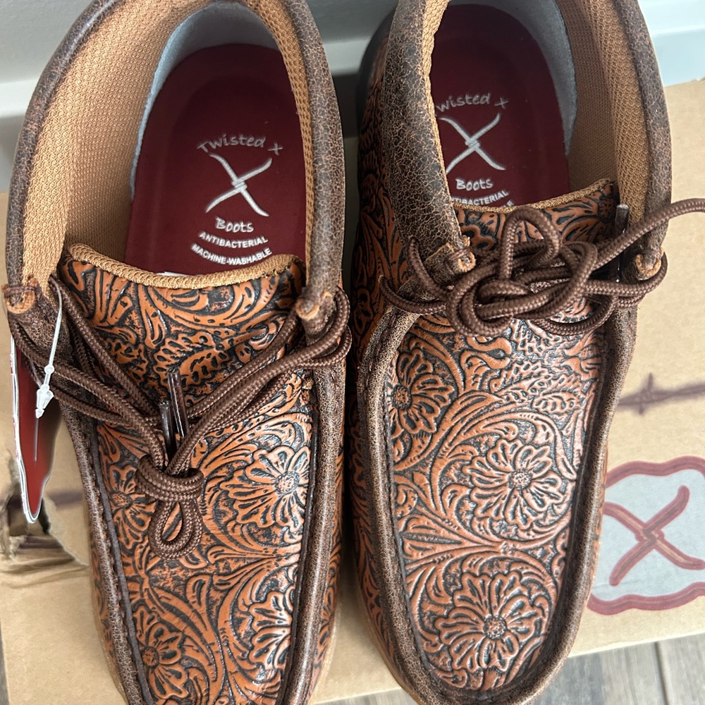 Twisted x Women’s Brown Tooled Leather Chukka Moccasin Driving Shoes NWT Sz. 5.5 - Picture 6 of 10